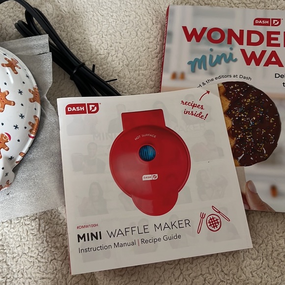 Brand New Dash Wonderful Mini Waffle Maker Gift Set - Picture 7 of 7
